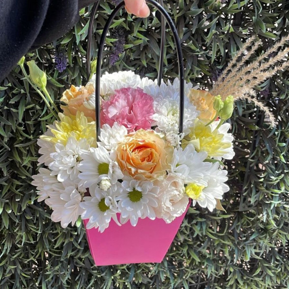 Композиция в коробке «Весеннее пробуждение»  в Керчи