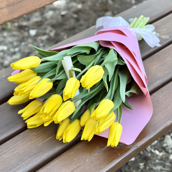 21 желтый тюльпан в Керчи