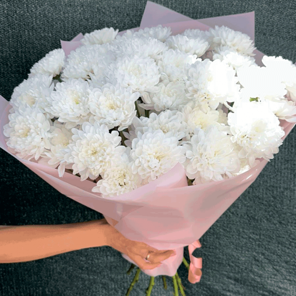 Букет 11 белых кустовых хризантем в Керчи