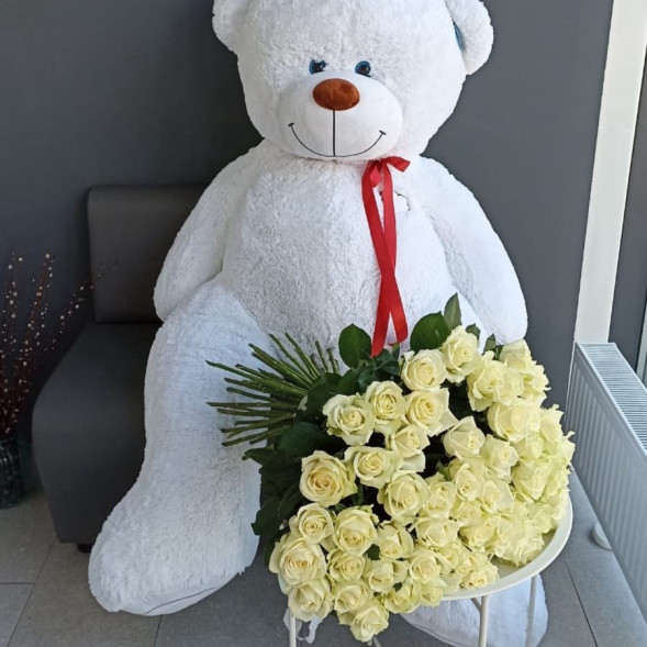 101 белая роза с плюшевым мишкой  в Керчи