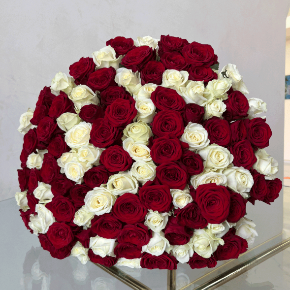 101 красная и белая роза микс в Керчи