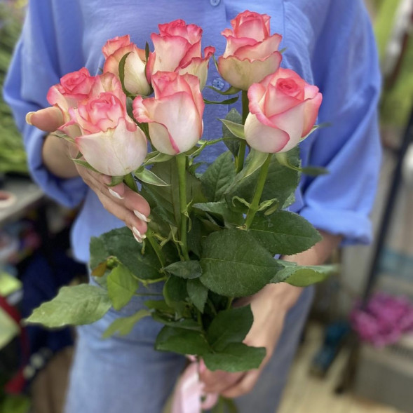 Букет 7 розовых роз в Керчи