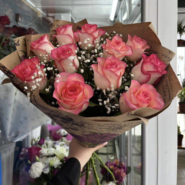 Букет 11 роз с гипсофилой «Романтический вкус» в Керчи