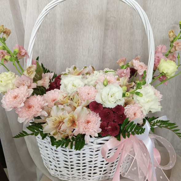 Композиция в корзине «Симпатичная лодочка» в Керчи