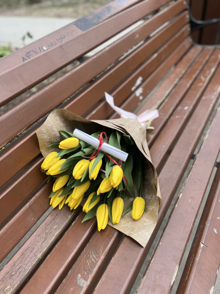 15 жёлтых тюльпанов в Керчи