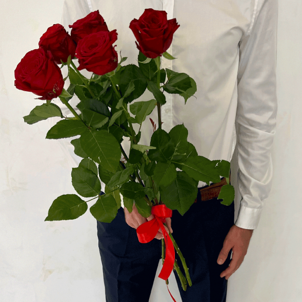 5 красных роз в Керчи