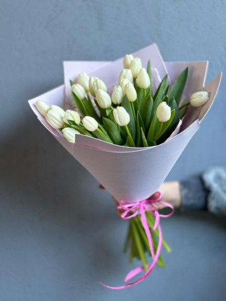 21 белый тюльпан в Керчи