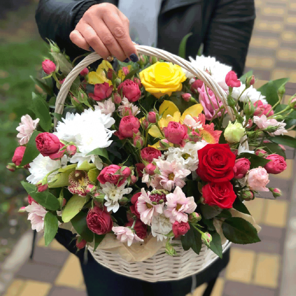 Композиция в корзине &quot;Искра счастья&quot; в Керчи