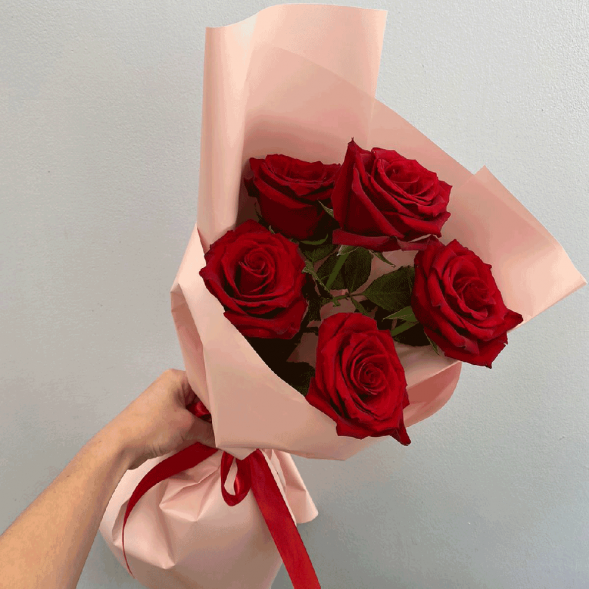 Стильный букет 5 красных роз в Керчи