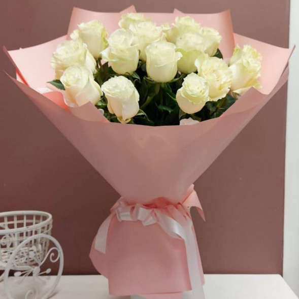 Букет 15 белых голландских роз в упаковке в Керчи