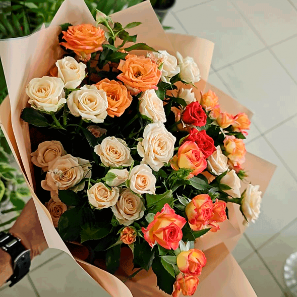 Букет 7 кустовых роз в Керчи