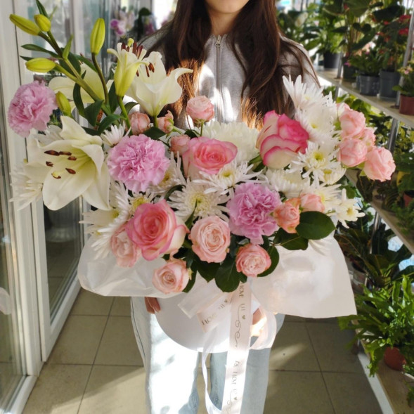 Композиция в коробке «Белый вальс»  в Керчи